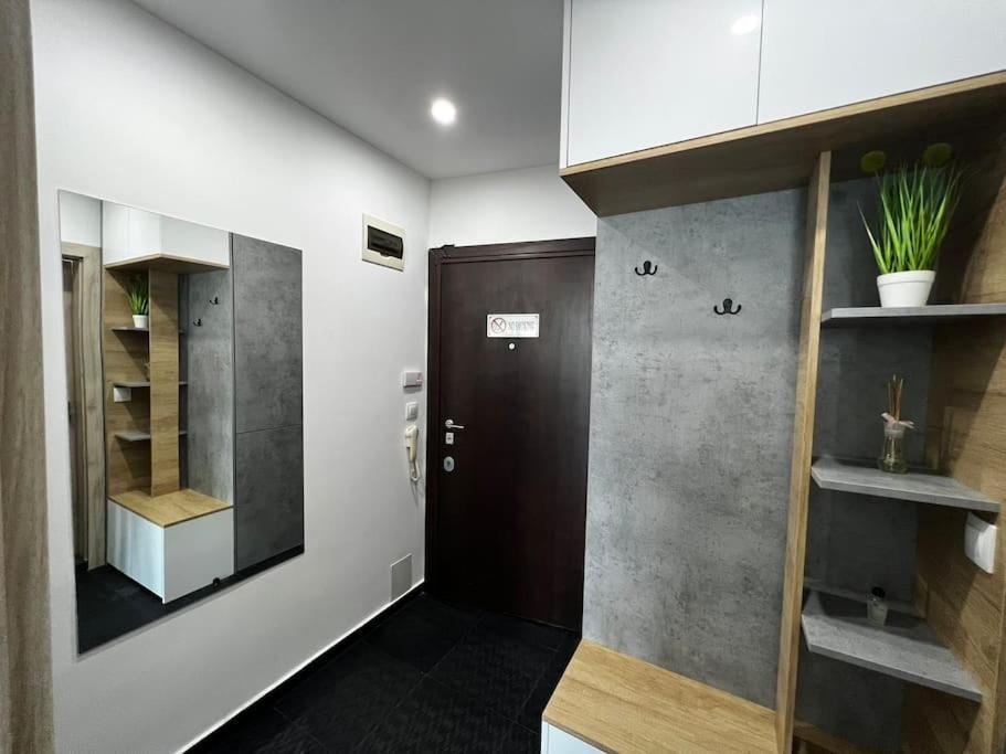 Apartemen Blue & Gold Stylish